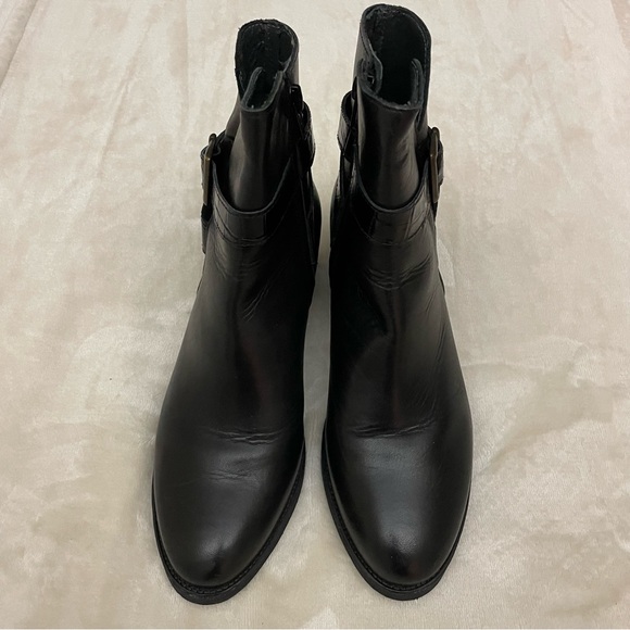 Black leather women ankle boots size 37 European. - Picture 2 of 7